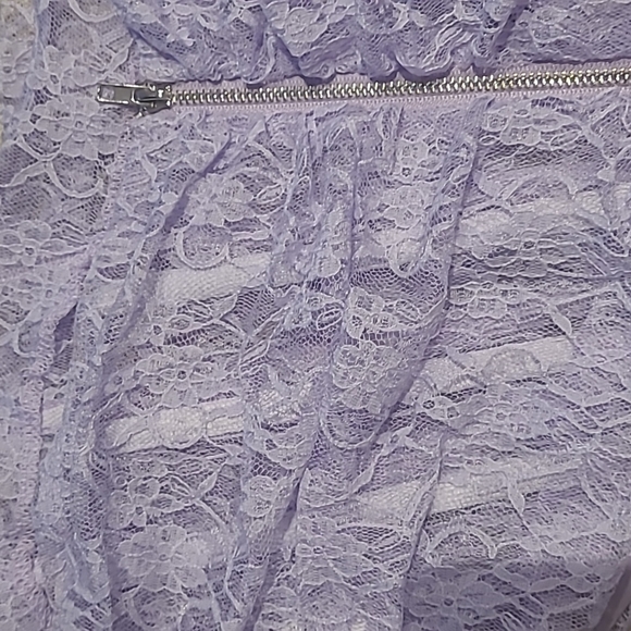 Lavender lace strapless corset - Picture 3 of 4
